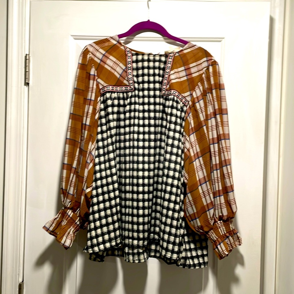 Blouse size L Brand Entro Made in China . Black,Brown Cream. Made of polyester